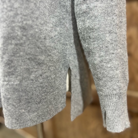 Halogen 100% Cashmere Sweater Crewneck Pullover Side Vent Gray Woman’s Size L - Picture 6 of 10